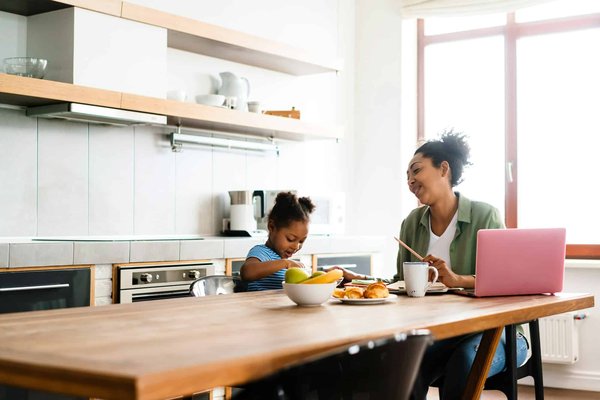 Choisir une table de cuisine conviviale pour des repas en famille
